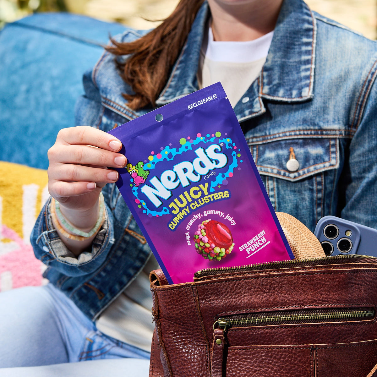 미국직구 너즈 Juicy Gummy Clusters, Strawberry Punch, Juicy and Gummy Candy, for Snacking and Sharing, 7.15 oz Stand Up Bag