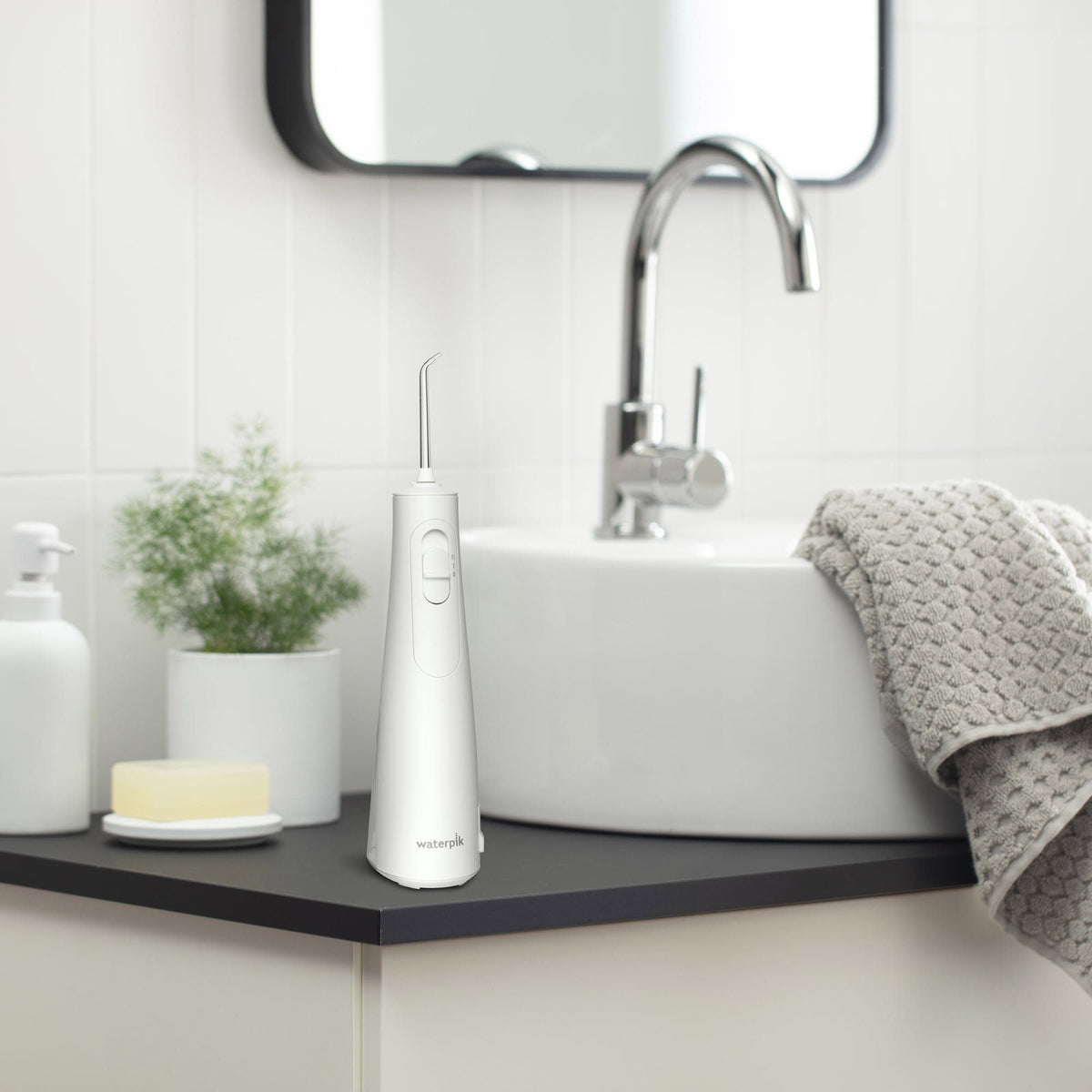 미국직구 워터픽 치실 Waterpik Ultra Plus and Cordless Enhance 3000 Water Flosser Combo Pack