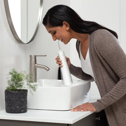 미국직구 워터픽 치실 Waterpik Ultra Plus and Cordless Enhance 3000 Water Flosser Combo Pack