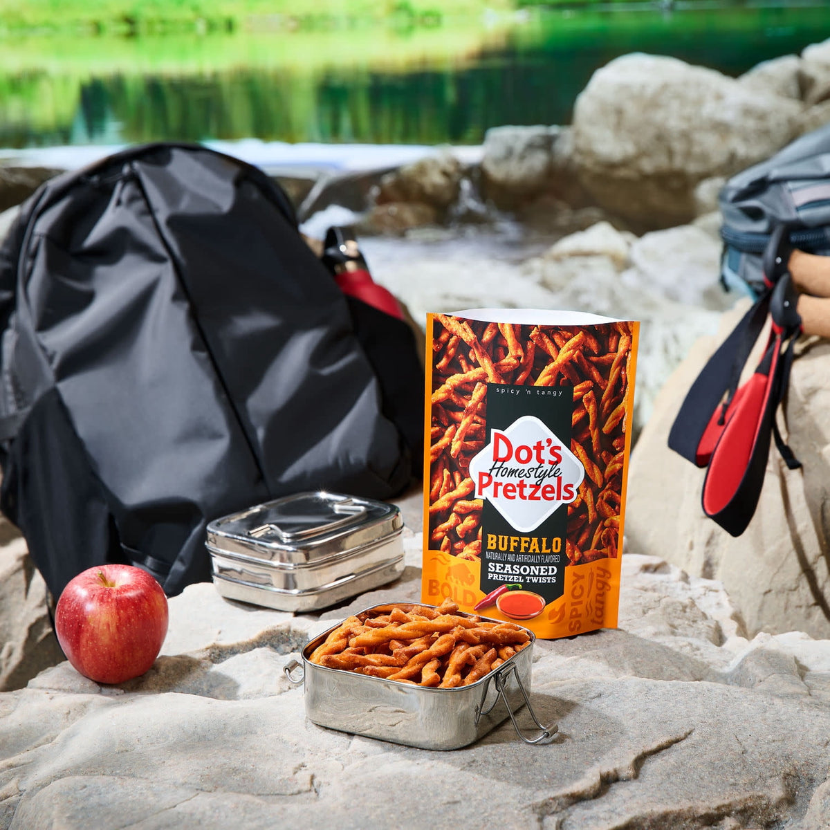 미국직구 닷츠 Homestyle Pretzels Buffalo Flavored Seasoned Pretzel Twists, Bag 16 Oz
