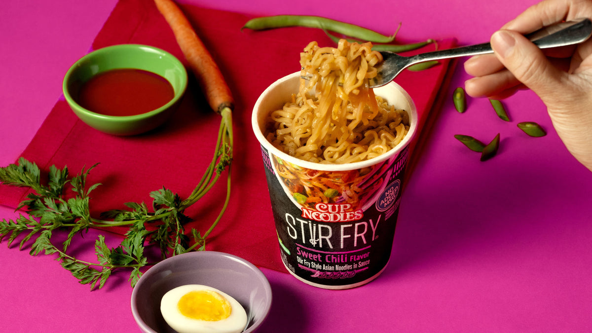 미국직구 닛신 Foods Cup Noodles Stir Fry Ramen Noodles, Sweet Chili Flavor, 2.93 oz Cup, Shelf-Stable