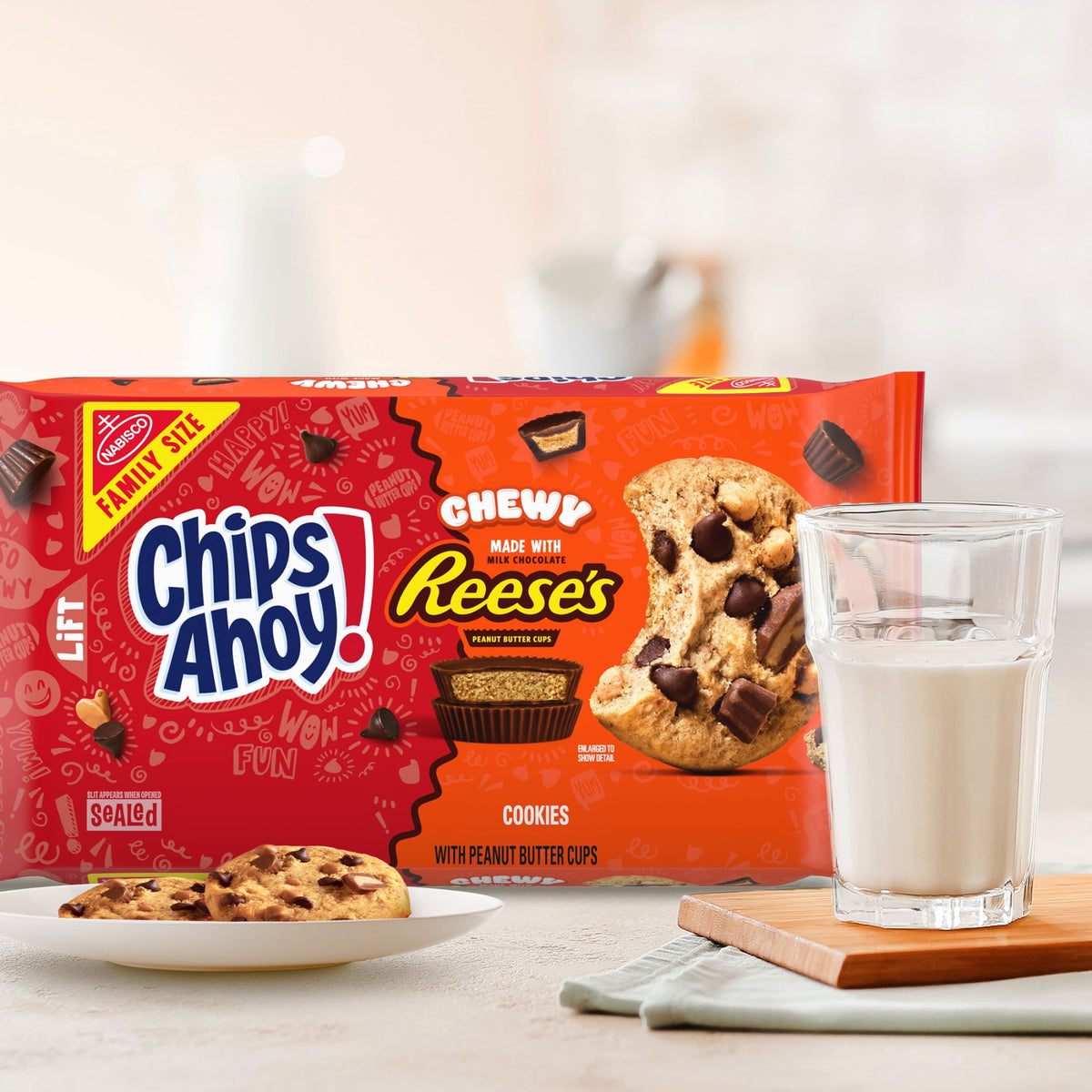 미국직구 칩스아호이 ! Chewy Chocolate Chip Cookies with Reese's Peanut Butter Cups, Family Size, 14.25 oz