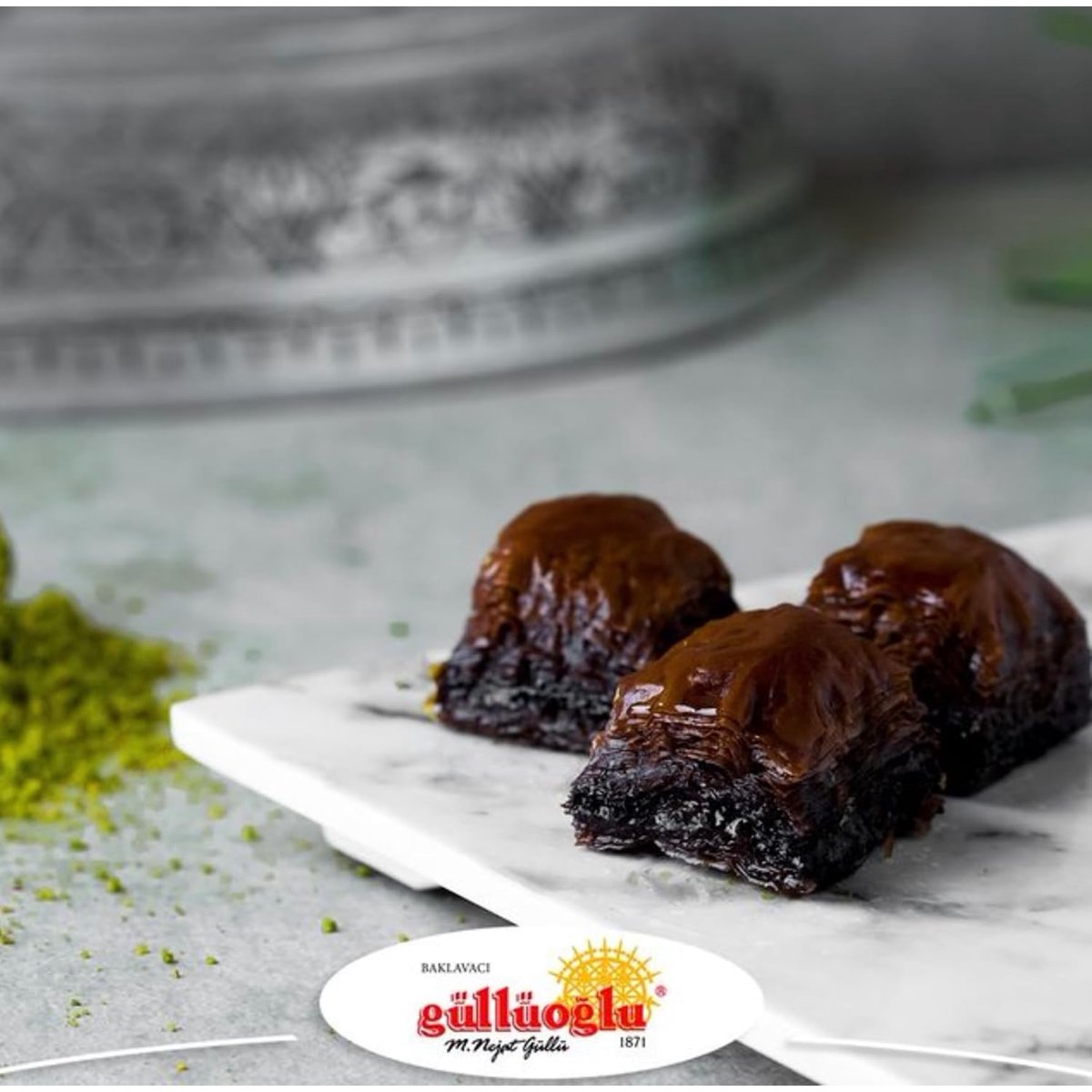 미국직구 Gulluoglu Walnut Baklava 견과 / Gulluoglu Walnut Baklava Phyllo Pastry Pieces, 28 Count, 2.2 lb 1